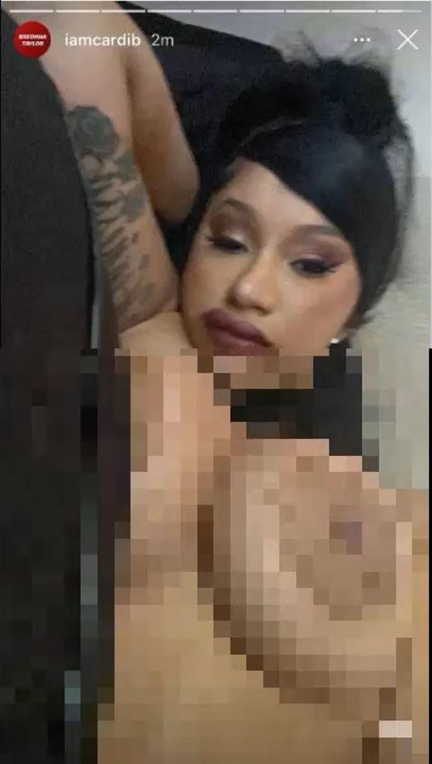 Cardi B, Instagram hesabından çıplak fotoğrafını paylaştı!