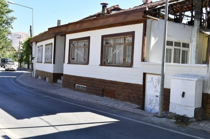 Yeşilyurt’ta ki ‘cephe sağlıklaştırma’ projeleri esnaf ve vatandaşların beğenisini topladı