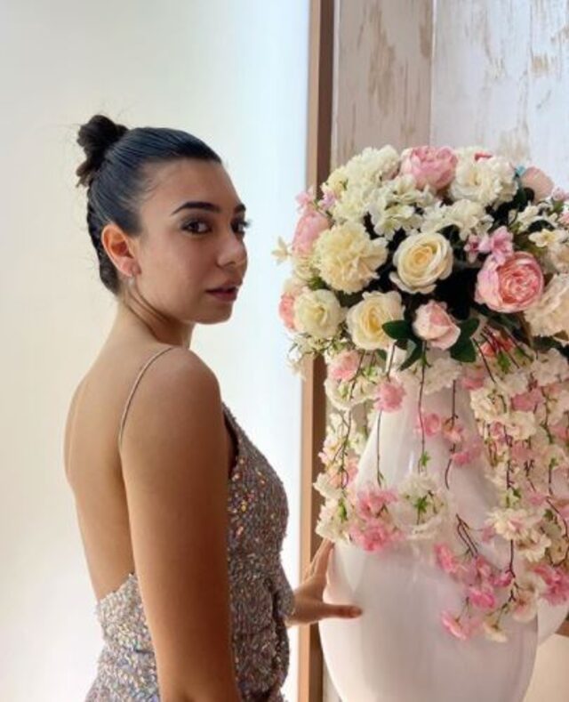 Alemin Kralı dizisinin Oben'i Birsu Demir sosyal medyayı salladı!