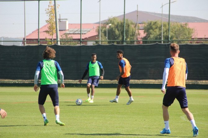 BB Erzurumspor Teknik Direktörü Mehmet Özdilek: "Ricardo oynamaya hazır"