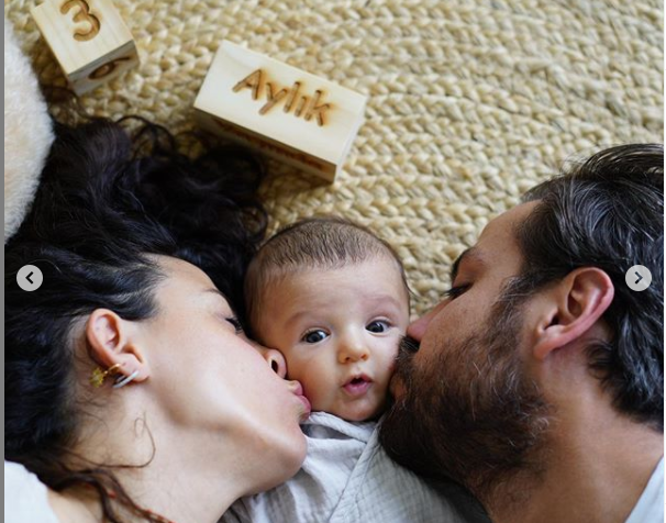 Cansu Tosun ve Erkan Kolçak Köstendil çiftinden aile pozu