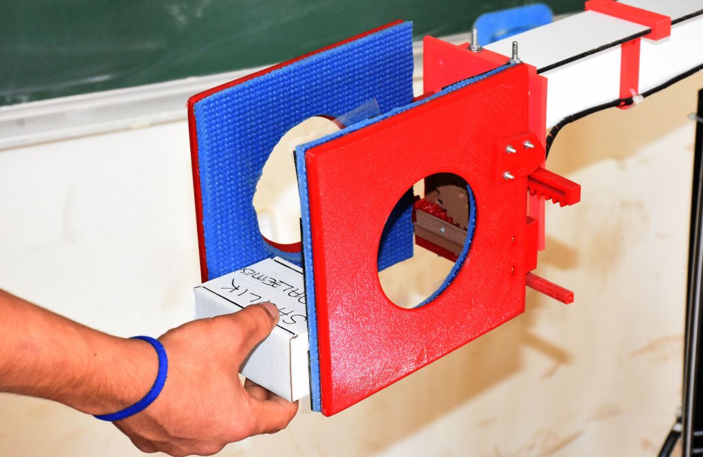 Hastalarla teması azaltmak için robot geliştirildi