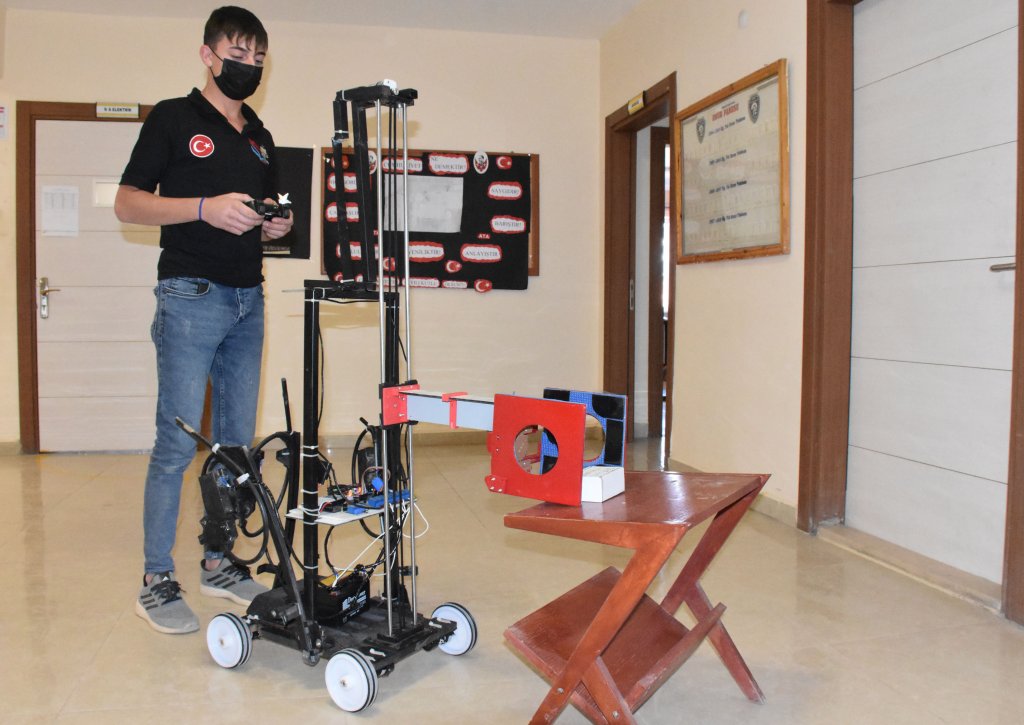 Hastalarla teması azaltmak için robot geliştirildi