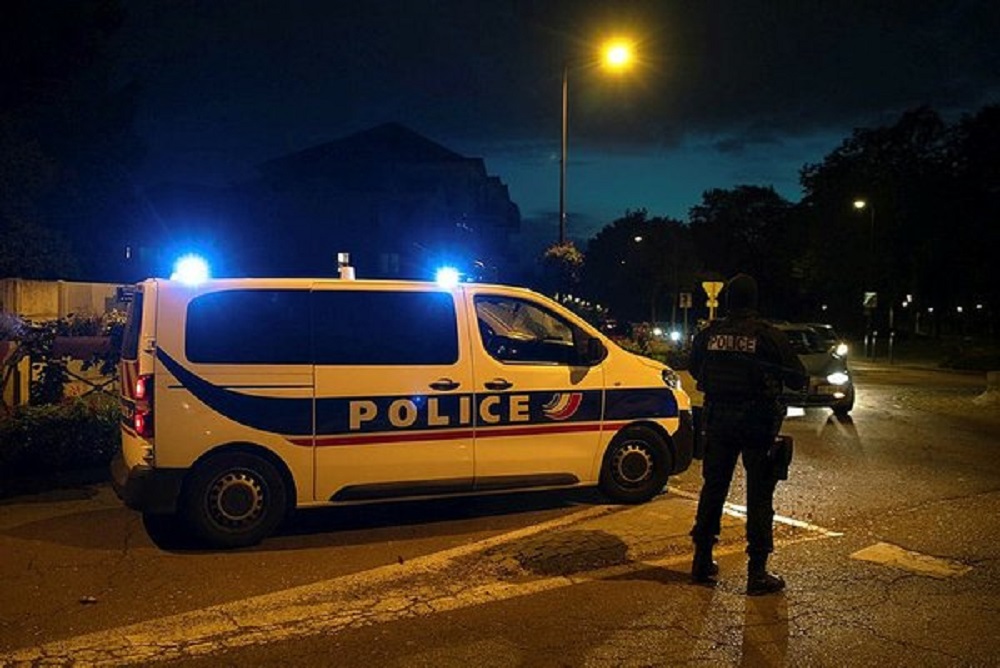 Avrupa'nın göbeğinde korkunç olay! Bıçaklı saldırgan bir kişinin başını kesti