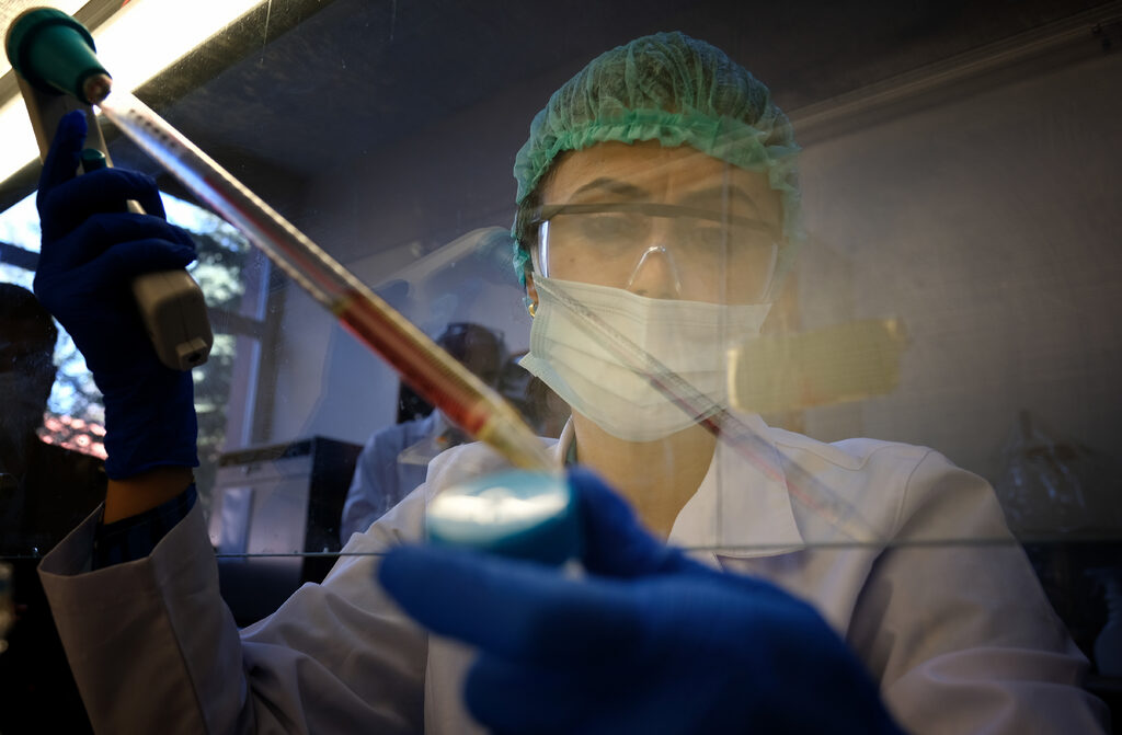 Selçuk Üniversitesi’nden corona virüsü aşısı müjdesi!