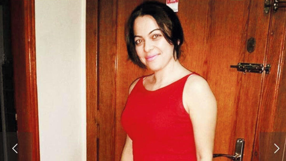 Annesini çekiçle öldürdükten 3 gün sonra evde parti verdi