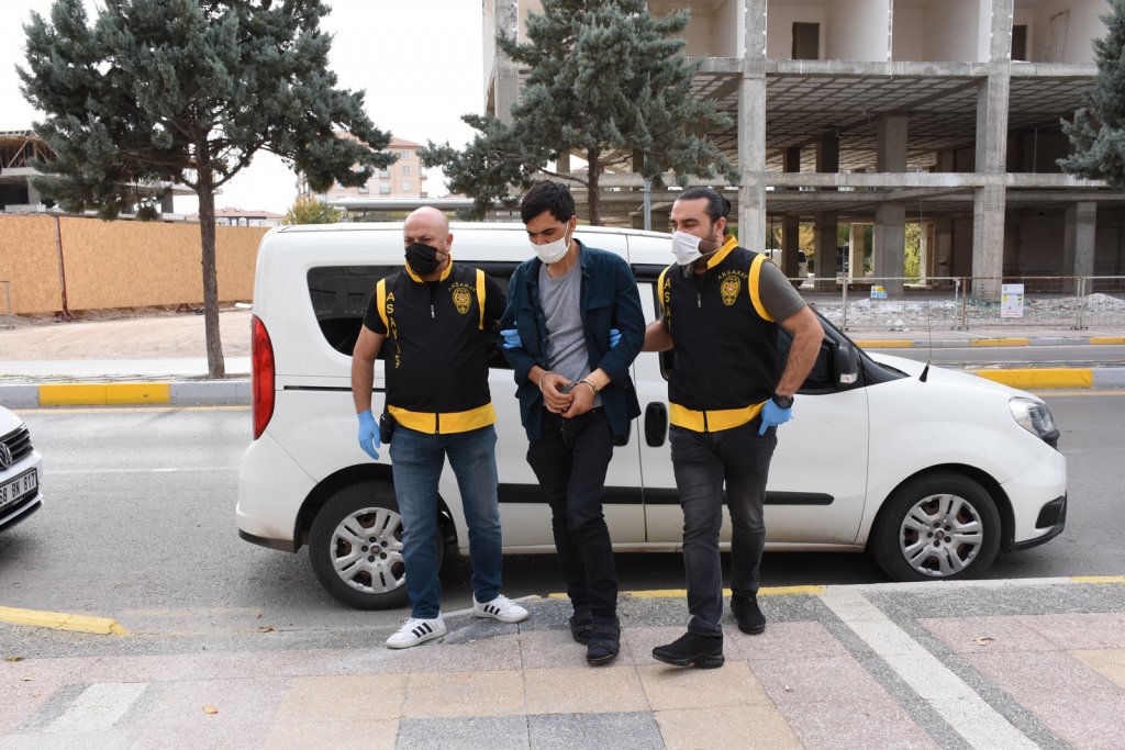 Babasını 10 yerinden bıçaklayarak öldüren Onur İnce: Allah'a sığınırım