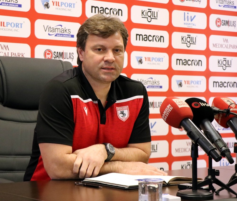 Ertuğrul Sağlam: "Aynı 11 ile antrenman bile yapamıyoruz"
