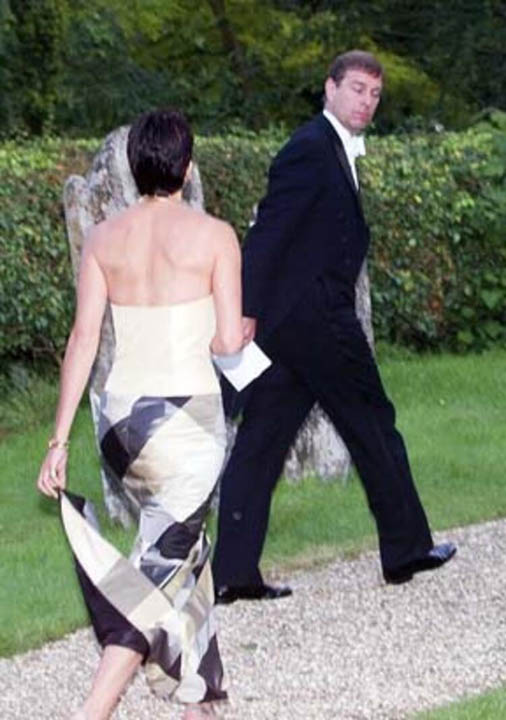 Genç kızları ilişki kölesi yapmak için ada satın aldılar!