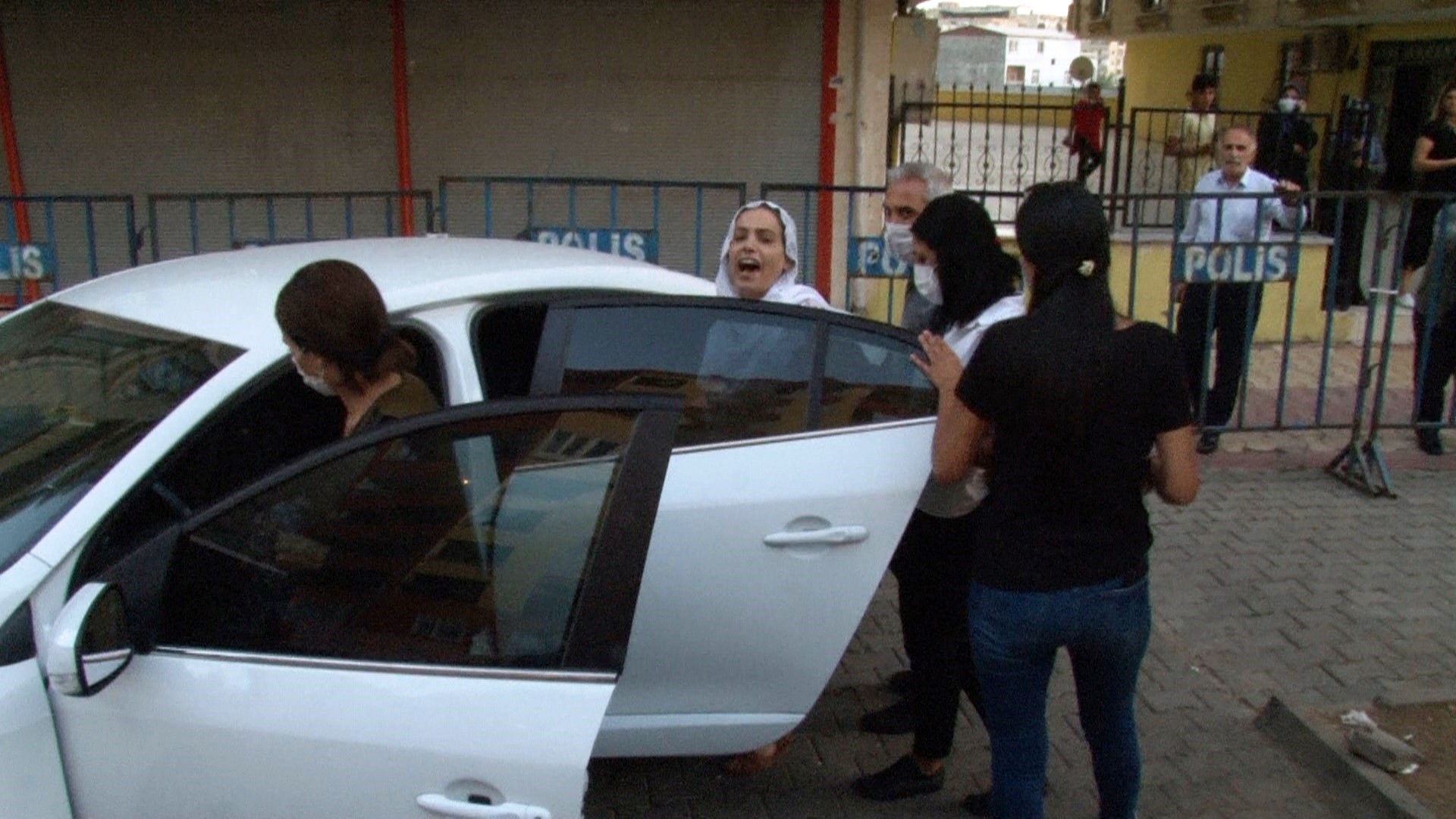 Evlat nöbetindeki ailelere hakaret etmişti! HDP'li Remziye Tosun'a soruşturma açıldı