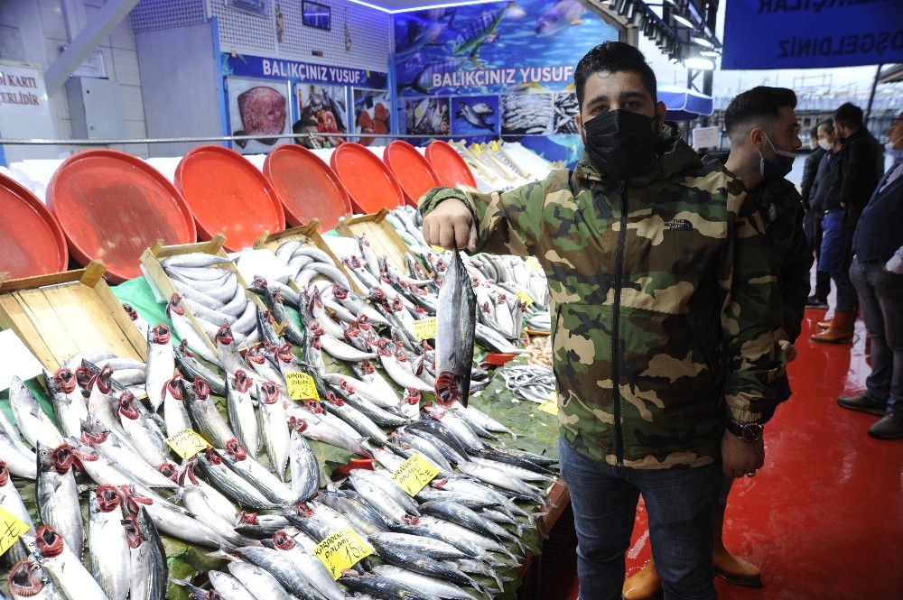 Tezgahlarda palamut bolluğu devam ediyor