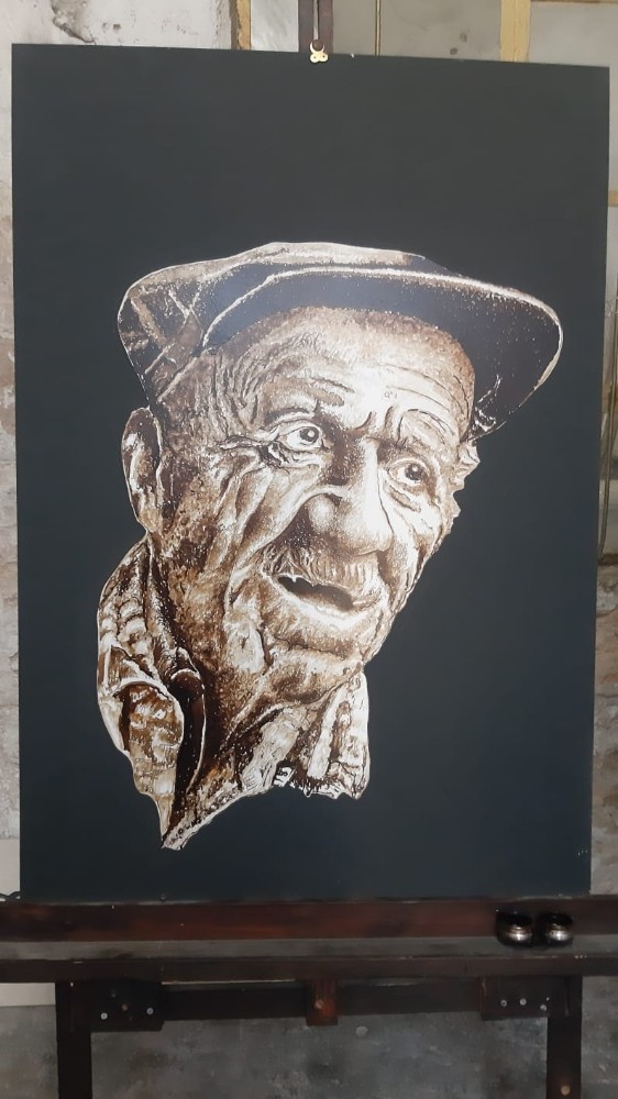 Mardinli ressam malzeme olarak zift kullandı tabloları hayran bıraktı