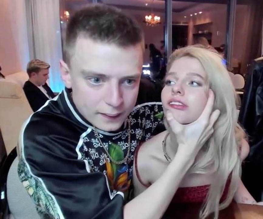 Sosyal medya fenomeninden canlı yayında şiddet!