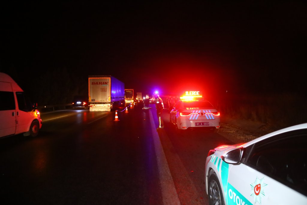 Adana'da korkunç kaza: Yayayı fark etmeyen onlarca araç üzerinden geçti