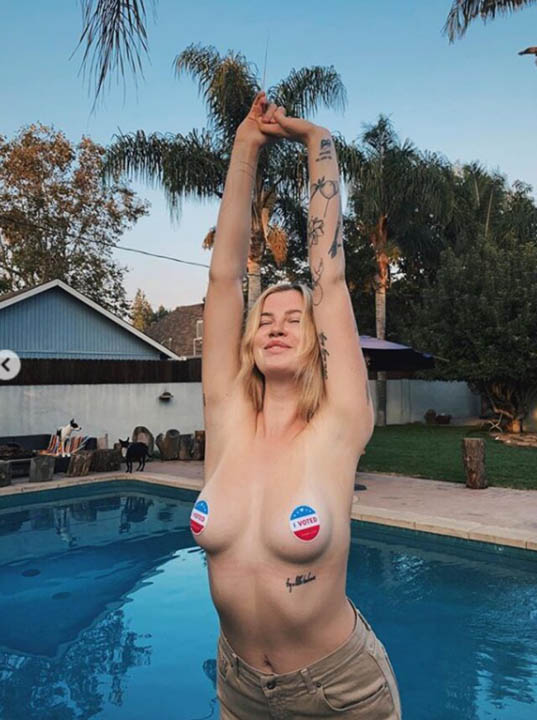 Ireland Baldwin'in yarı çıplak paylaşımı dudak uçuklattı