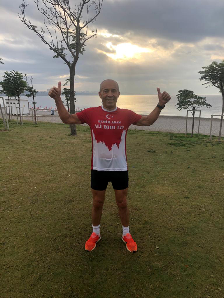 71 yaşındaki 'Demir Adam', tam triatlonda Türkiye'yi temsil edecek