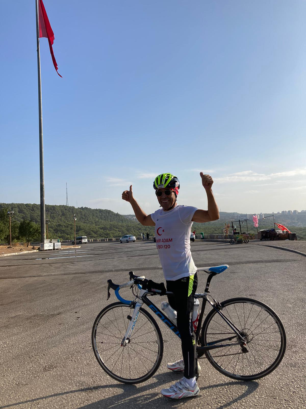 71 yaşındaki 'Demir Adam', tam triatlonda Türkiye'yi temsil edecek