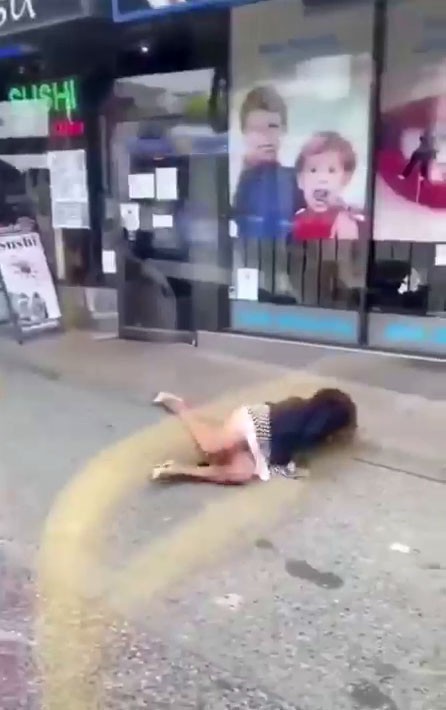 Kanada'da yolcu, yüzüne tüküren kadını otobüsten attı!