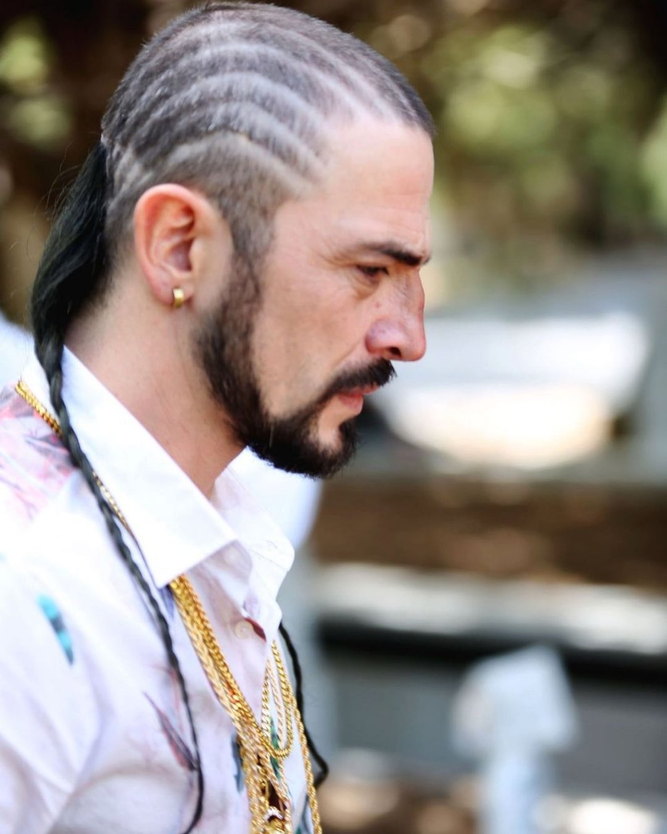 Ahmet Kural'ın yeni stili hayrete düşürdü!