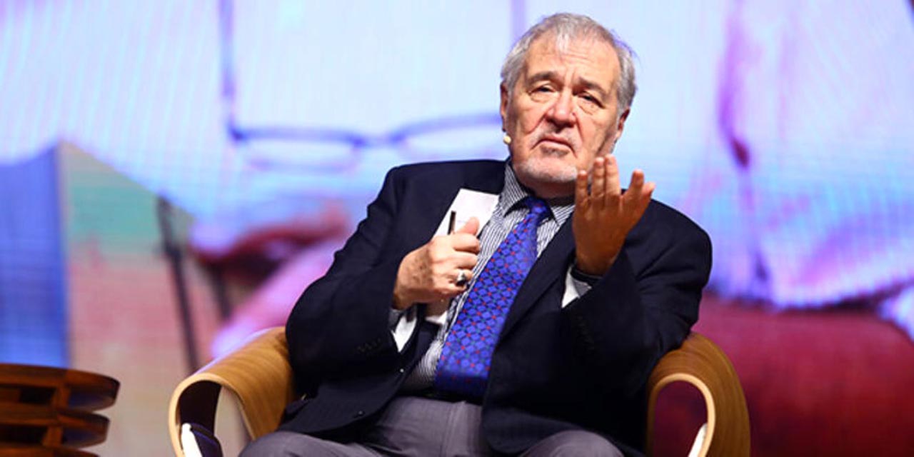 İlber Ortaylı camideki ampülleri takanları yerin dibine soktu: Bu ne zevksizlik