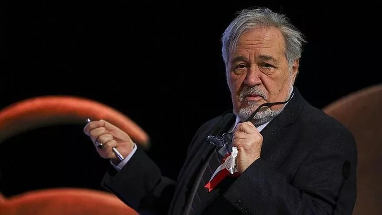 İlber Ortaylı camideki ampülleri takanları yerin dibine soktu: Bu ne zevksizlik