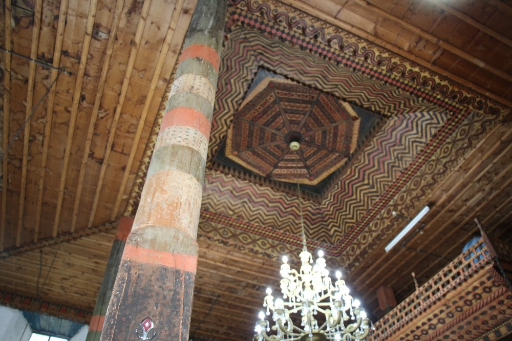 Tarihi "Tavusker Camii" 400 yıllık tarihi ile görenleri büyülüyor