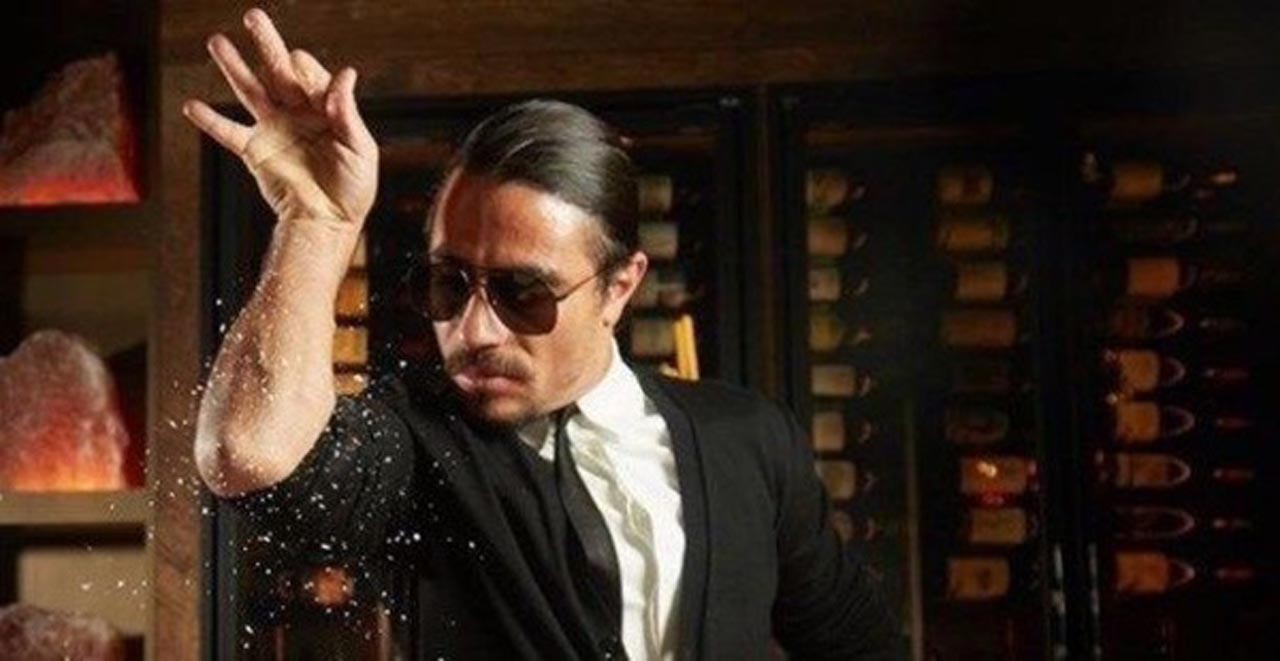 Sosyetik kasap Nusret'ten skandal paylaşım! Bornozla yatağa atlarken cinsel organı göründü