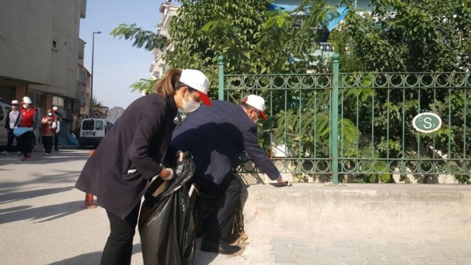 Reşadiye'de Kaymakam ve Belediye Başkanından örnek davranış! çöp topladılar