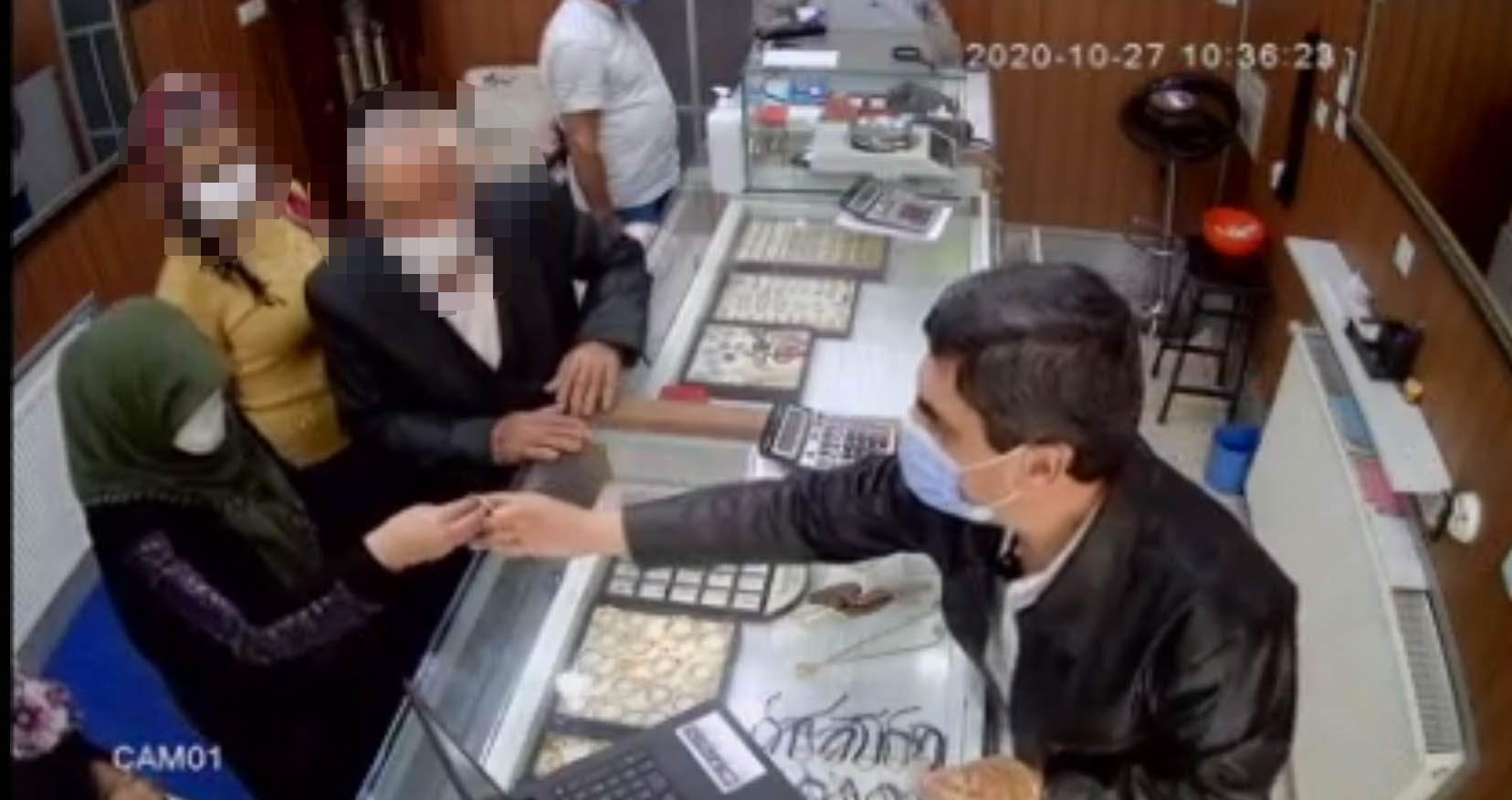 Evlilik vaadiyle 79 yaşındaki adamı dolandırdı