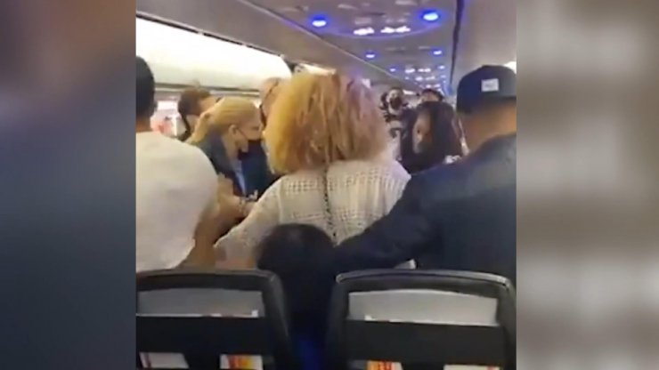 Yolcu uçağında ‘maske’ kavgası