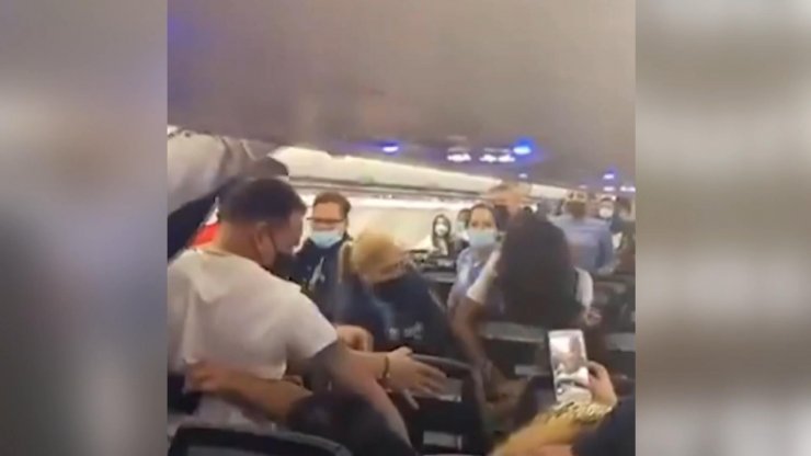 Yolcu uçağında ‘maske’ kavgası