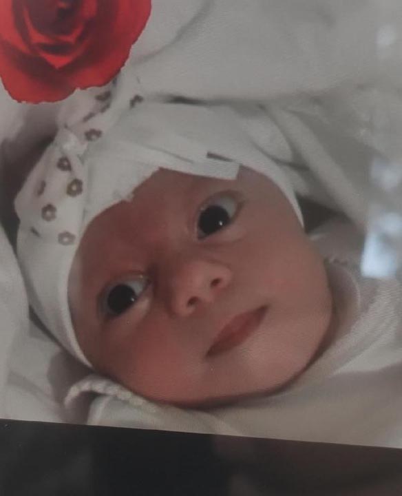 Bir babanın en acı günü! 2 aylık bebeğinin cenazesini kucağında taşıdı