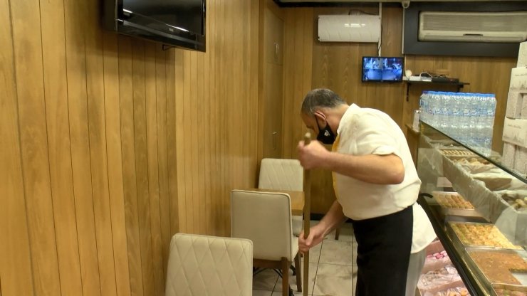 Büyükçekmece'de yağış etkili oldu! İş yerlerini ve yolları su bastı