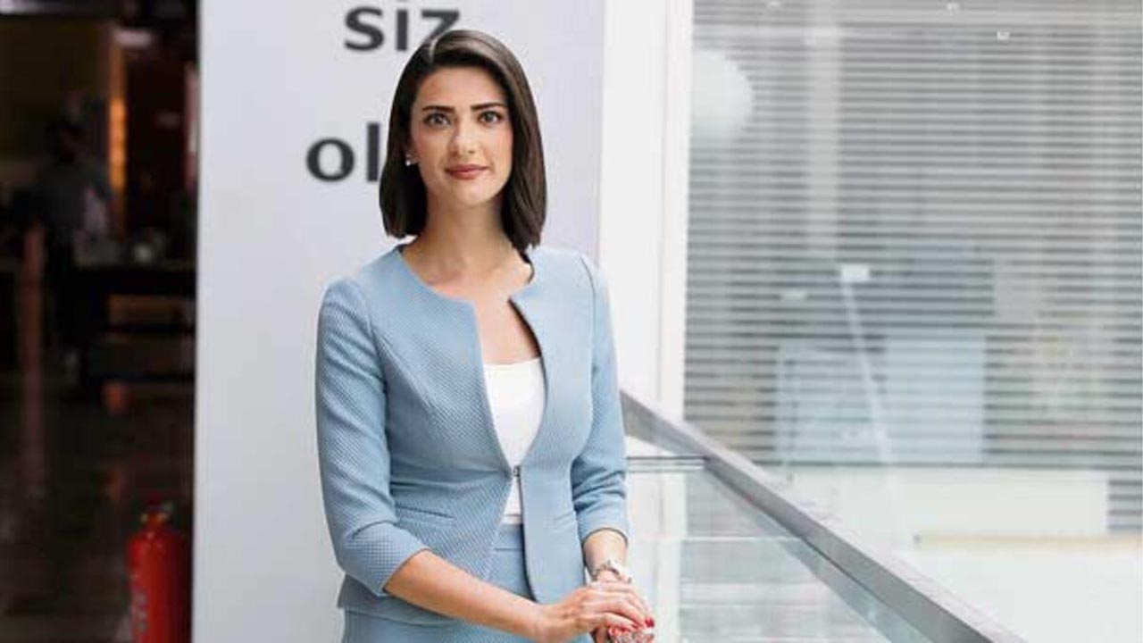 CNN Türk muhabirinin zor anları! İzmir'deki deprem haberini sunmakta zorlandı