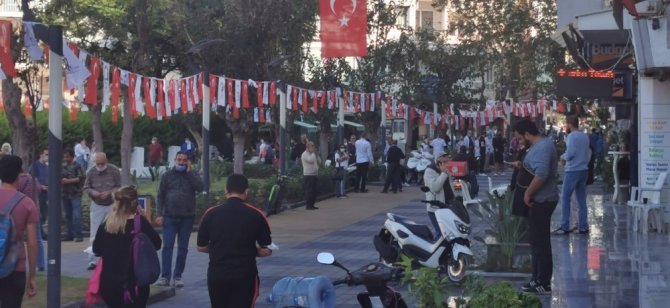 Ege'de meydana gelen Deprem Kuşadası’nda çok şiddetli hissedildi