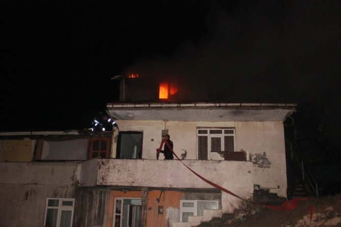 Zonguldak Alaplı'da Alevlerin arasında kalan kadın hayatını kaybetti, oğlu yaralandı
