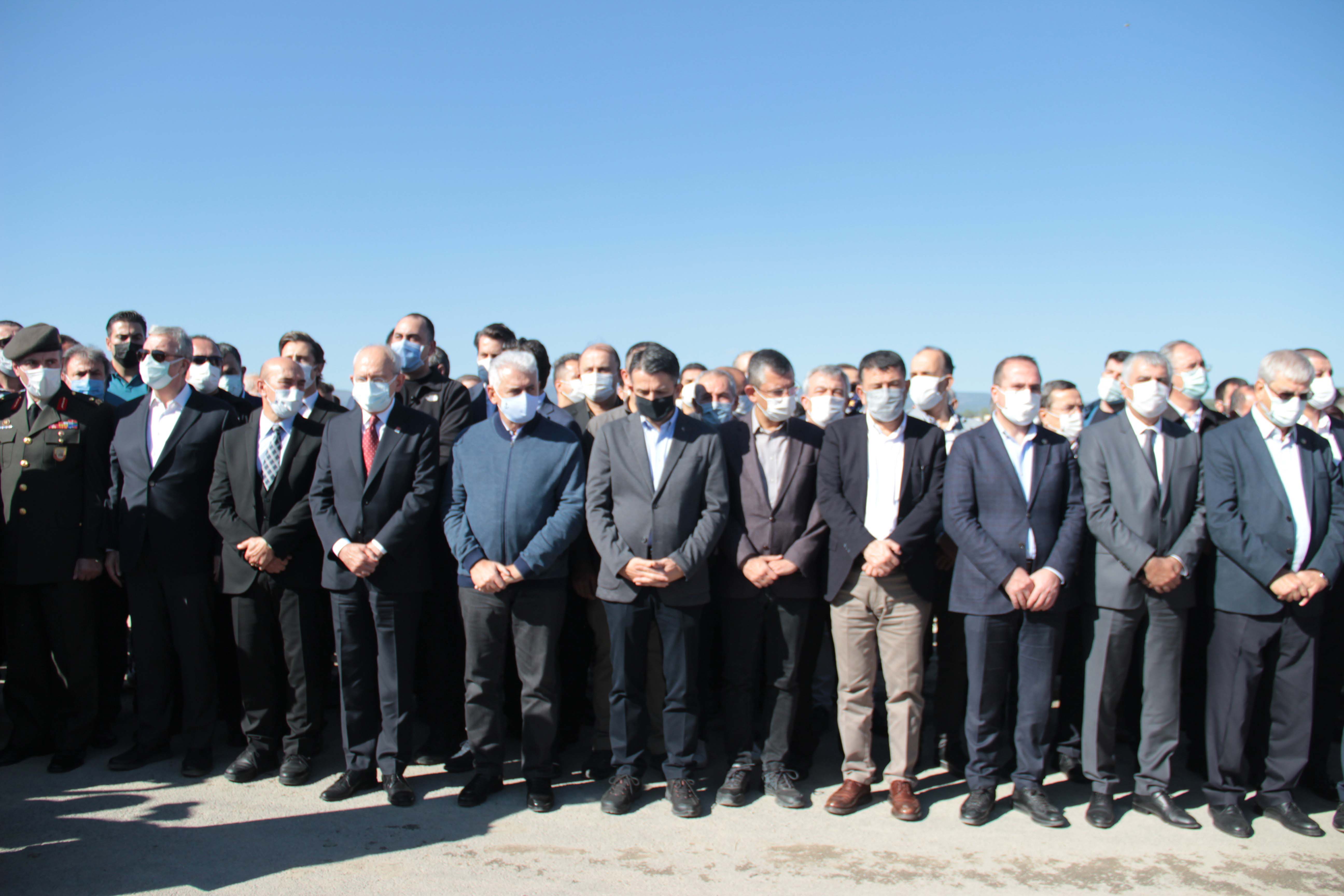 Bu acıya yürek dayanmaz! Dr. Nuri Seha, depremde kaybettiği eşi ve iki çocuğunu toprağa verdi