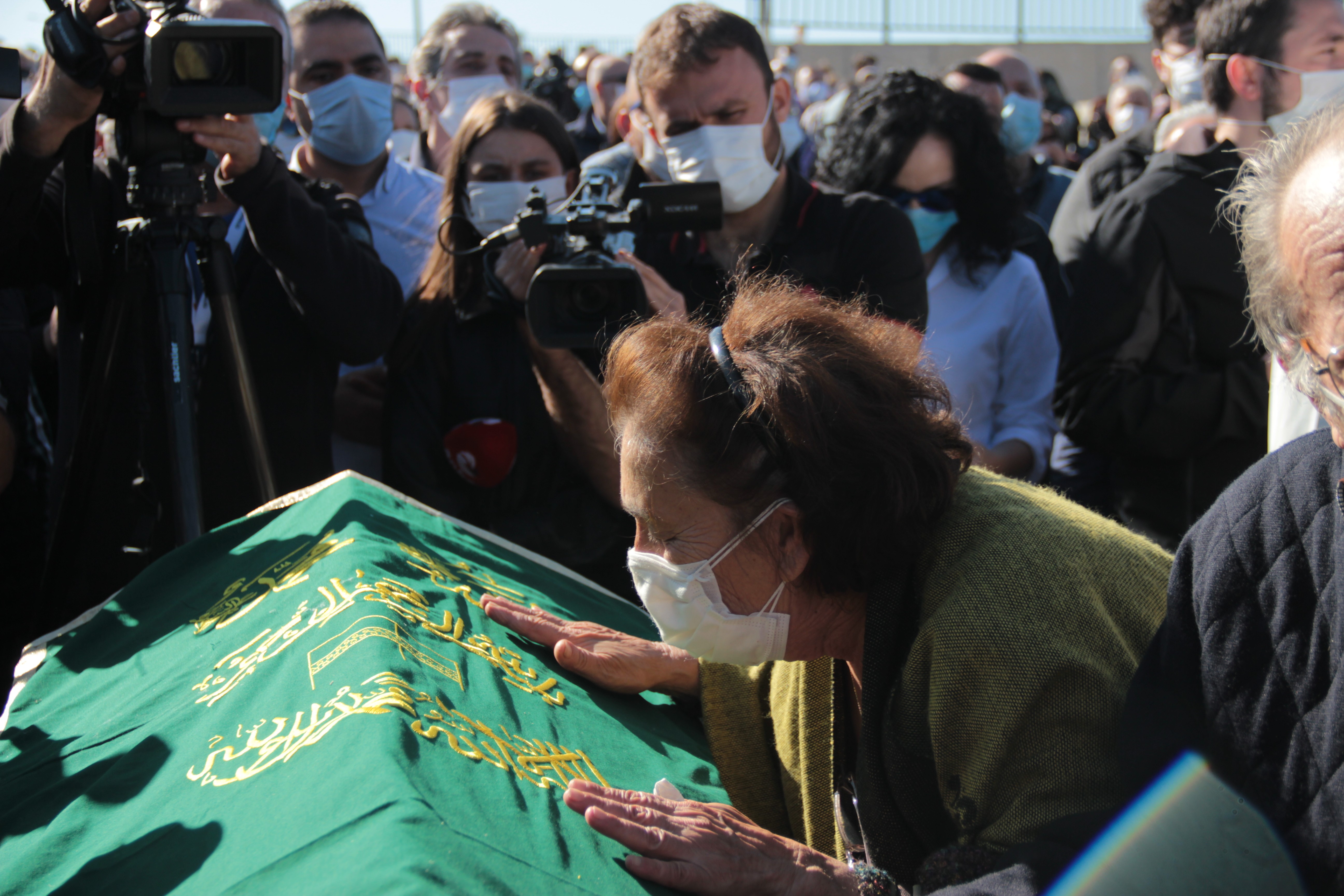Bu acıya yürek dayanmaz! Dr. Nuri Seha, depremde kaybettiği eşi ve iki çocuğunu toprağa verdi