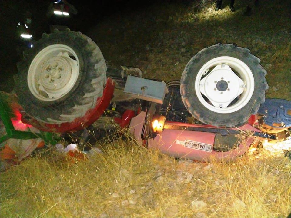 Adıyaman'da yaşlı çift devrilen traktörün altında hayatını kaybetti