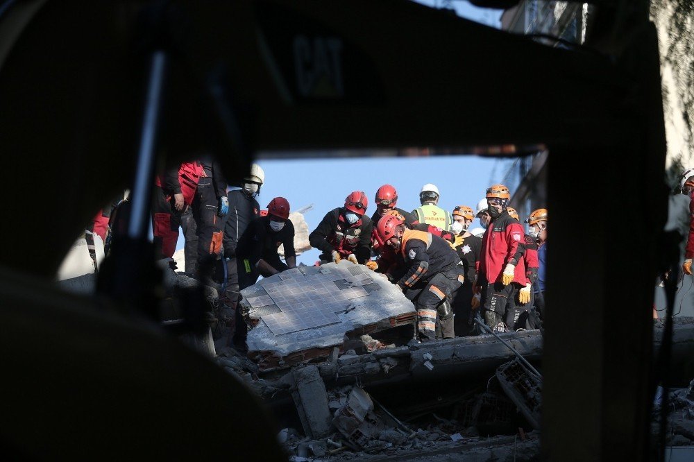 TBMM Başkanı Şentop'tan deprem bölgesine ziyaret