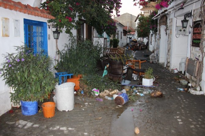 İzmir'de meydana gelen depremin ana üstü görüntülendi