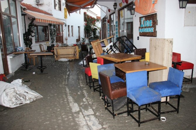 İzmir'de meydana gelen depremin ana üstü görüntülendi