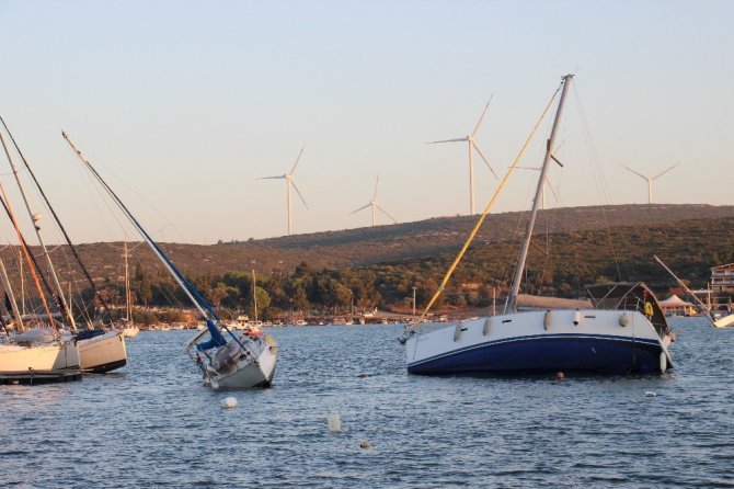 İzmir'de meydana gelen depremin ana üstü görüntülendi