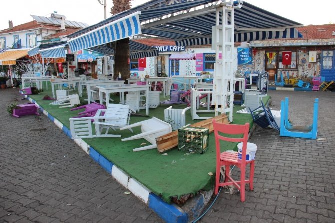 İzmir'de meydana gelen depremin ana üstü görüntülendi