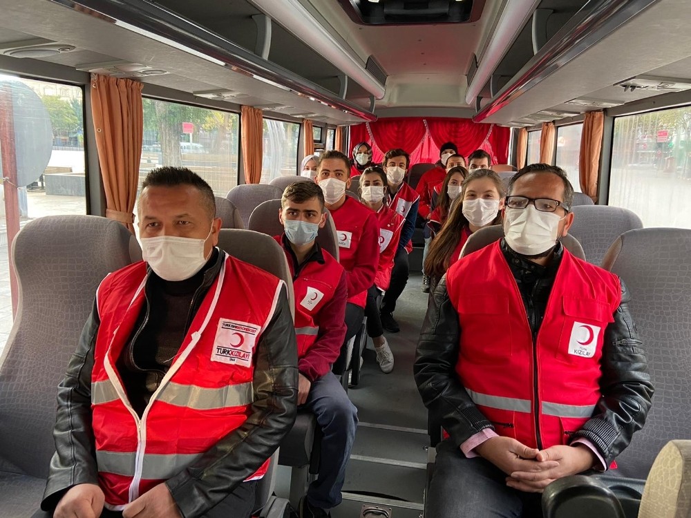 Afyonkarahisar Kızılay ekibi İzmir'e destek için yola çıktı