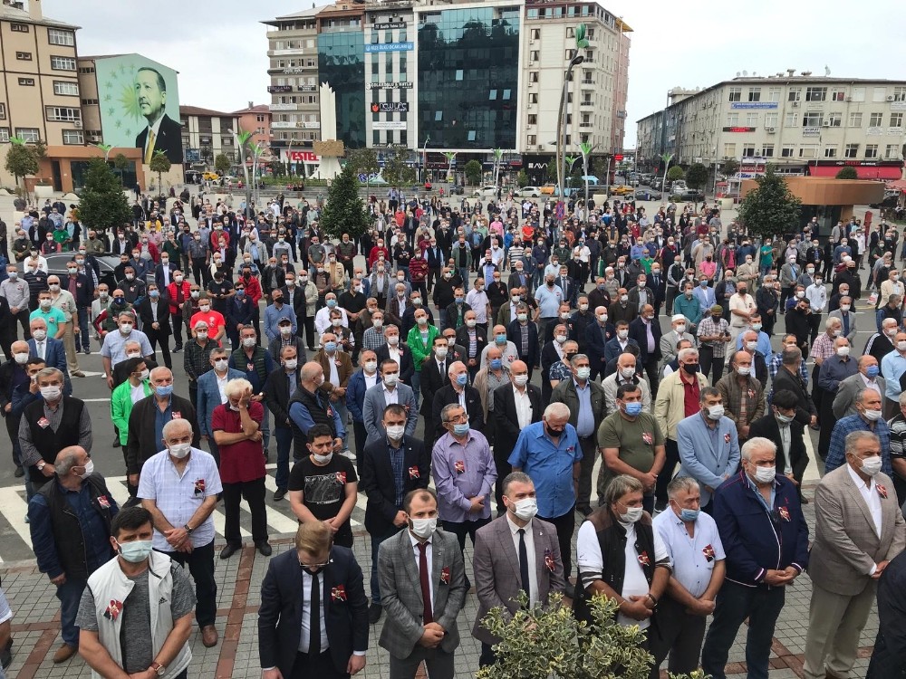 Memleketi Rize’de eski Başbakan Mesut Yılmaz için gıyabi cenaze namazı kılındı