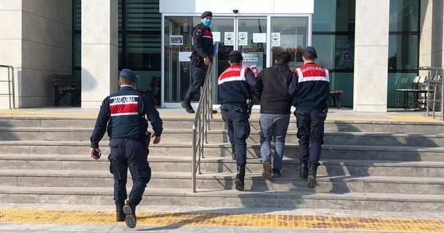 Birçok suçtan aranan şahıs ikiz kardeşinin kimliği ile gizlenmiş