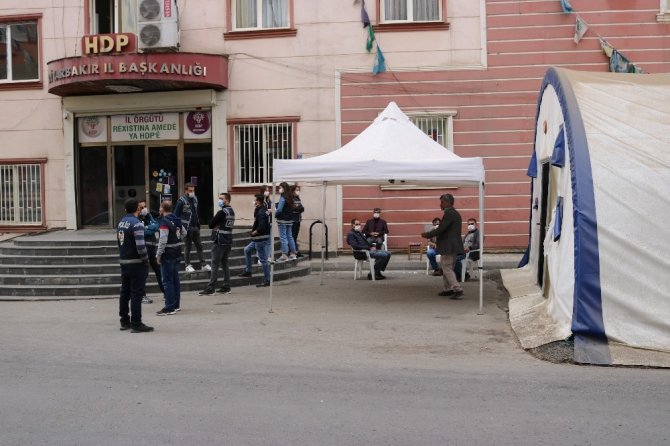 Diyarbakır HDP İl Binasının önündeki evlat nöbeti 427'inci gününde