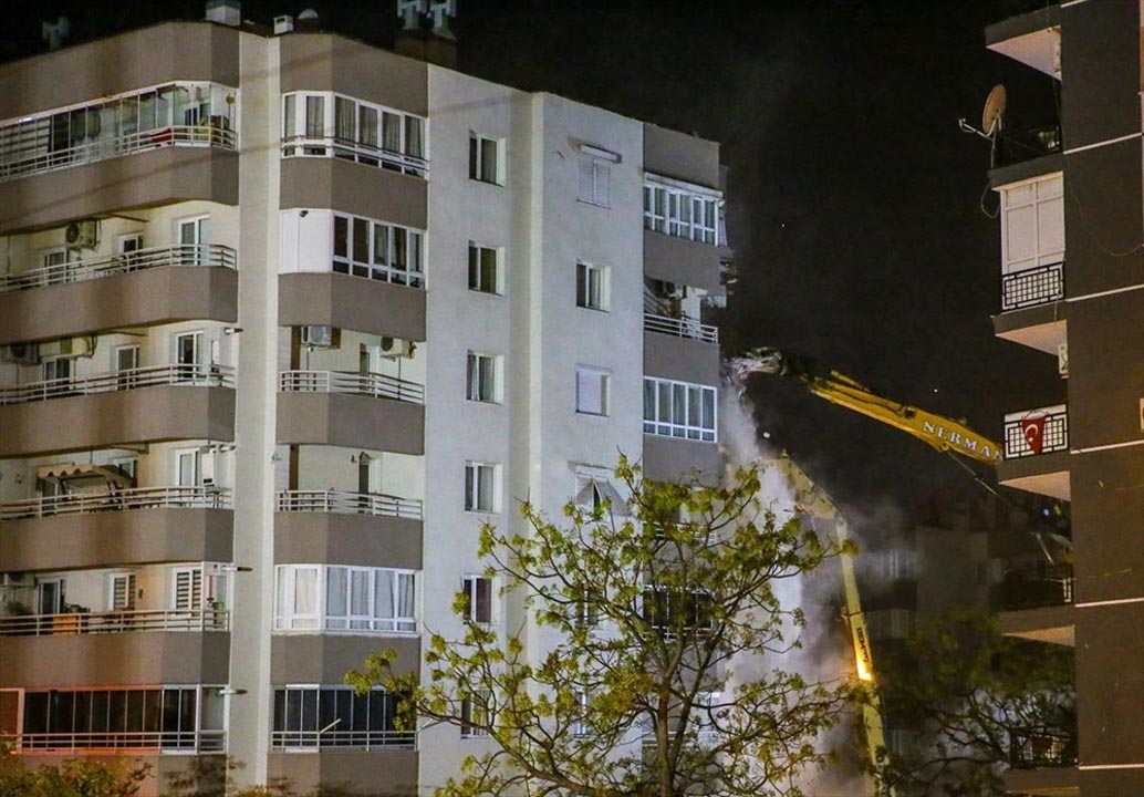 Yılmaz Erbek apartmanı konumu | İzmir Bayraklı Yılmaz Erbek apartmanı eski hali