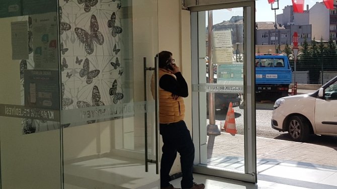 Karantinası bittiğini sanıp dışarı çıktı! Belediye binasında şoku yaşadı